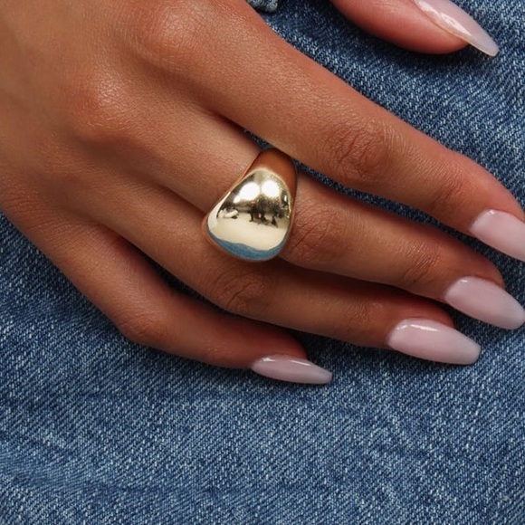 Thick Ass Ring
Gold size 8 - Picture 4 of 6